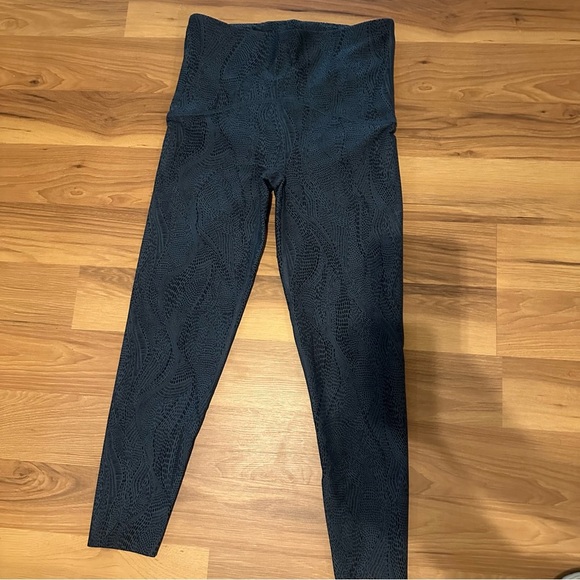 SPANX Gray Patterned Leggings - Picture 3 of 4